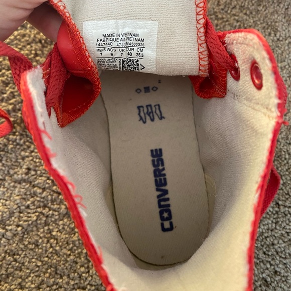 Red Converse Sneakers Men 7 Women 9 - Picture 5 of 7